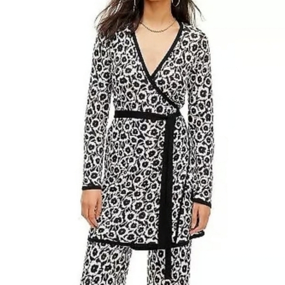 Diane Von Furstenberg Target Black And White Wrap Sweater Cardigan Size XXS NWT - Picture 3 of 10